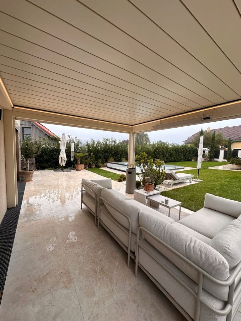 Elektrische Alu Pergola Lamellendach Terrassenüberdachung mit Lamellenseitenwand für Terrasse oder Balkon grau Amstetten, St.Pölten, Tulln, Mödling, Wien, Wien-Umgebung, Baden, Vösendorf, Mistelbach, Wiener Neustadt, Krems, Stockerau, Horn, Hollabrunn, Lilienfeld, Melk, Scheibbs, Wieselburg Niederösterreich, Oberösterreich , Linz, Wels, Asten, Traun, Steyr